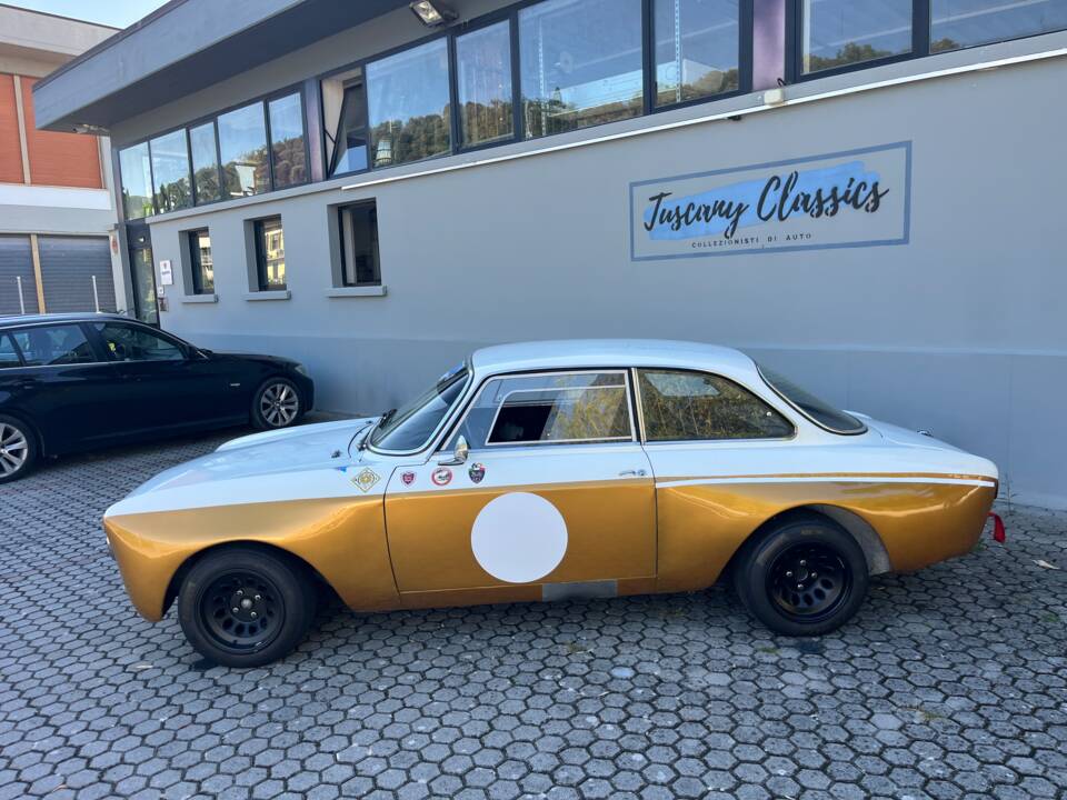 Bild 2/19 von Alfa Romeo 2000 GT Veloce (1972)