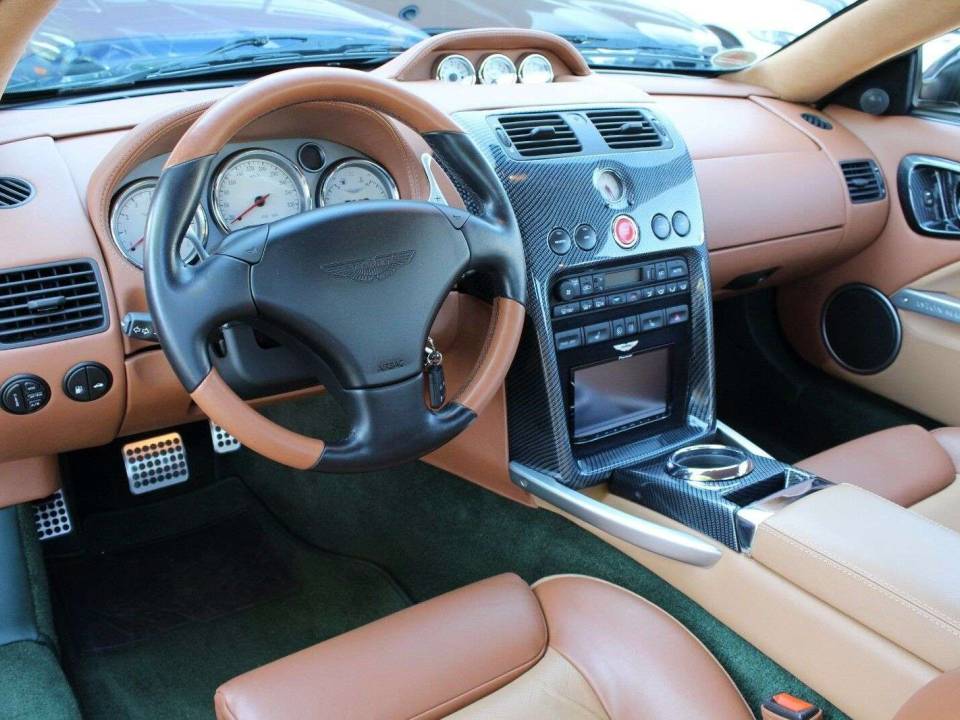 Immagine 11/15 di Aston Martin V12 Vanquish (2002)