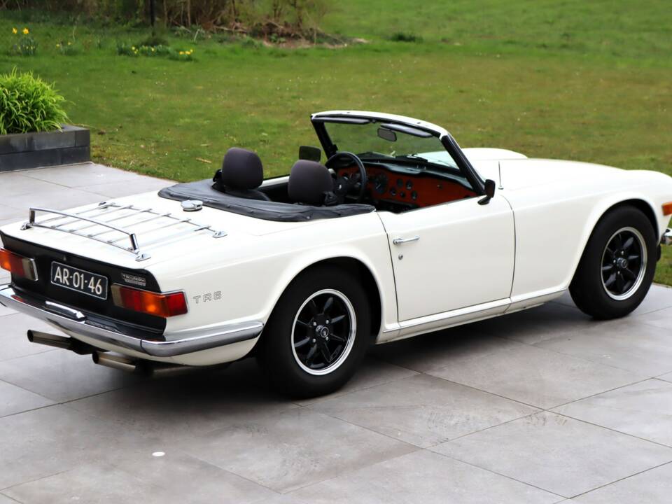 Image 12/50 de Triumph TR 6 (1970)