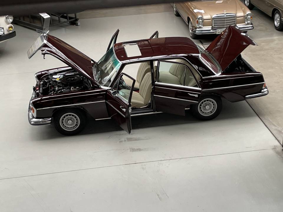 Image 23/50 of Mercedes-Benz 280 SE 4,5 (1972)
