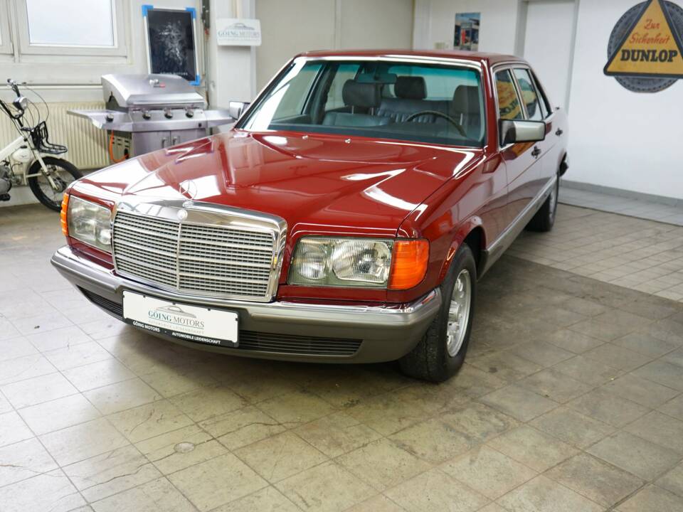 Immagine 8/42 di Mercedes-Benz 500 SEL (1982)