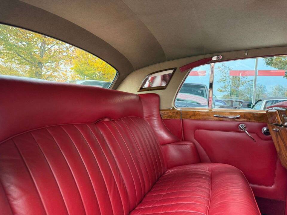 Image 19/36 of Bentley S 3 (1965)