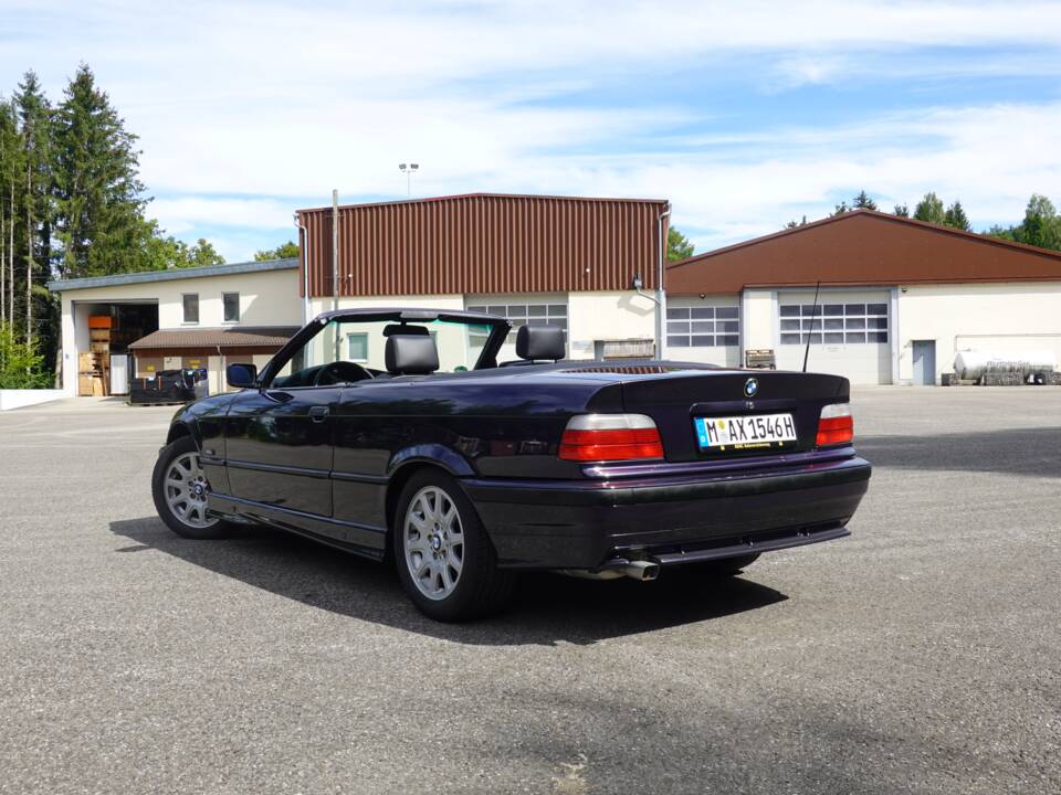Image 2/21 de BMW 320i (1994)