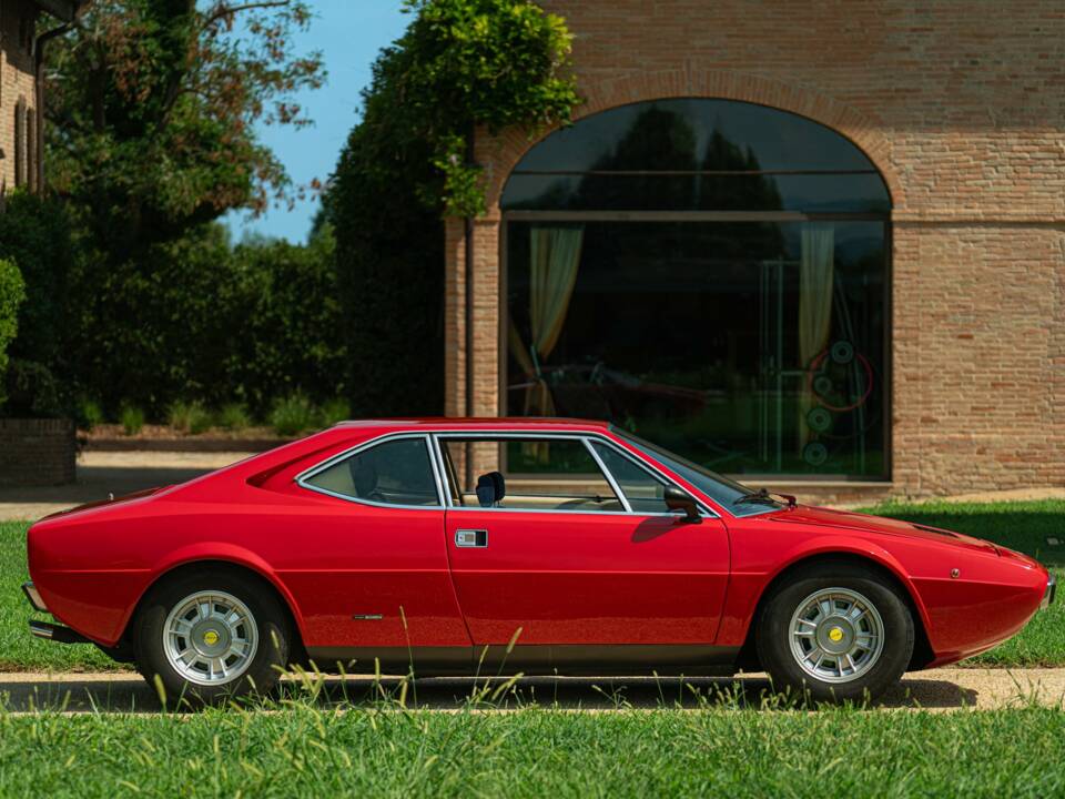 Afbeelding 13/50 van Ferrari 308 GT4 (1975)