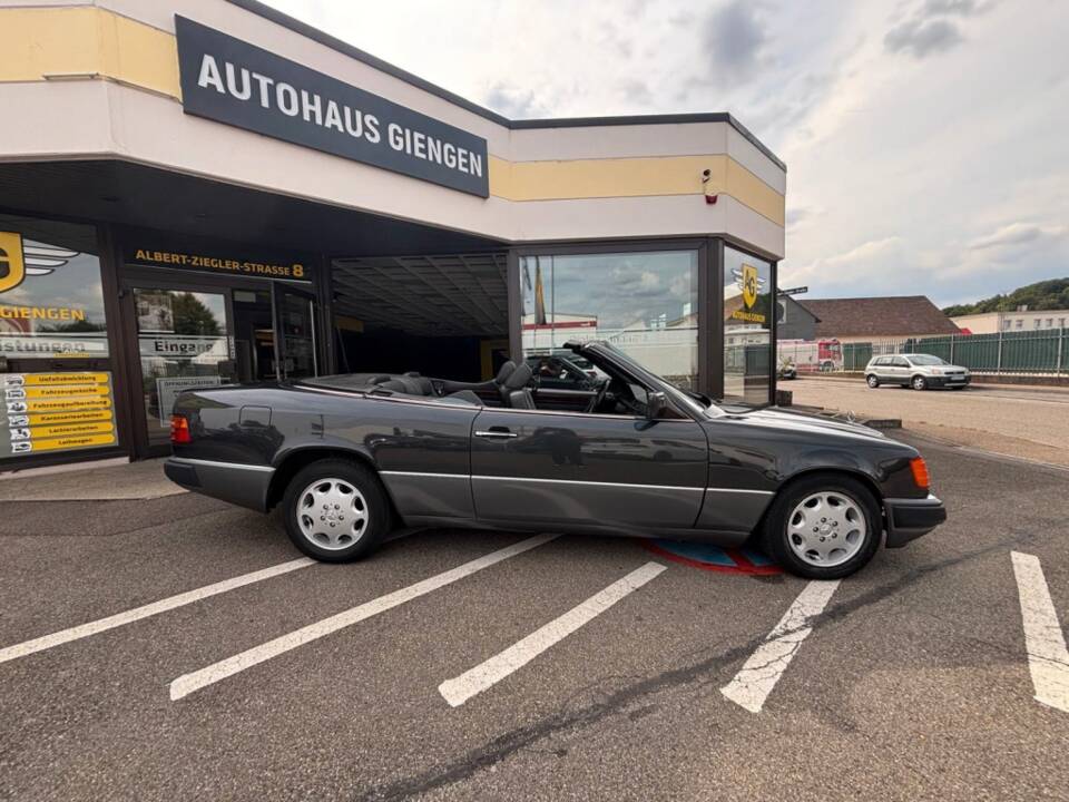 Bild 13/22 von Mercedes-Benz 300 CE-24 (1993)