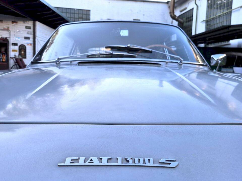 Image 18/54 de FIAT 1300 Vignale (1965)