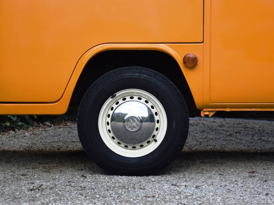 Image 19/49 of Volkswagen T2b Camper (1978)