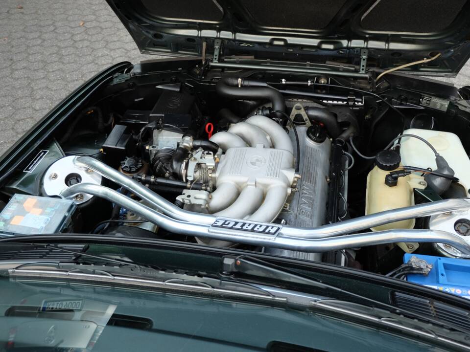 Immagine 45/48 di BMW 325i (1986)