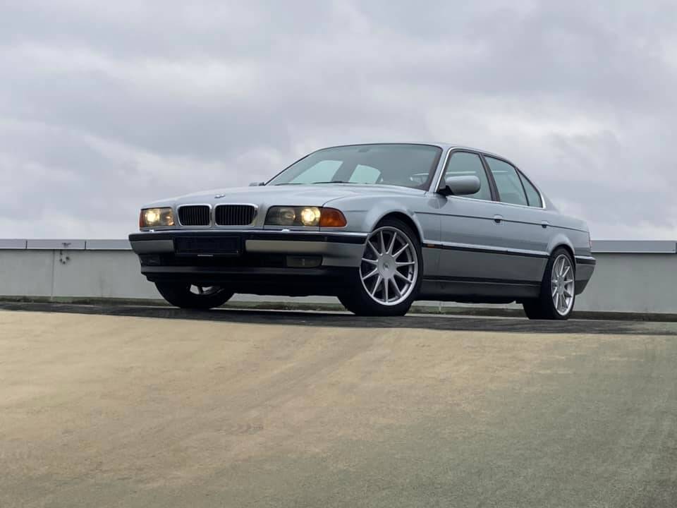 Image 3/11 of BMW 750i (1997)