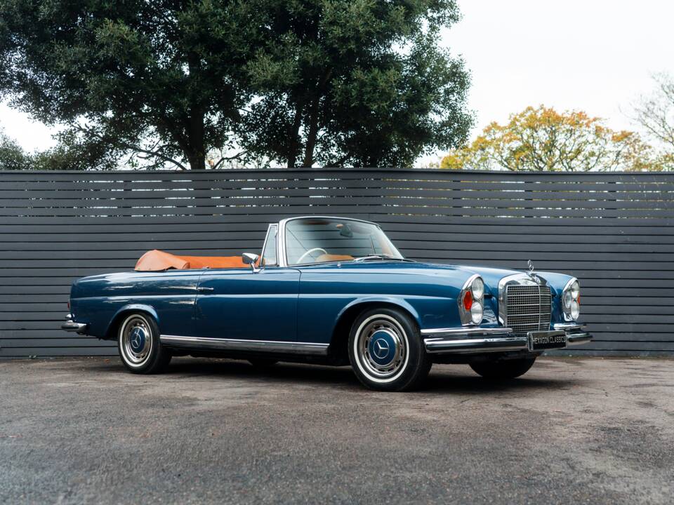 Image 2/57 de Mercedes-Benz 280 SE 3,5 (1971)