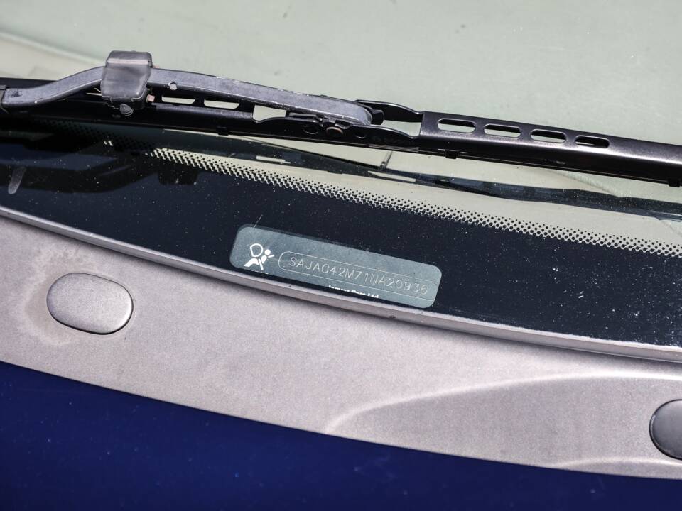 Image 32/36 of Jaguar XK8 4.0 (2001)