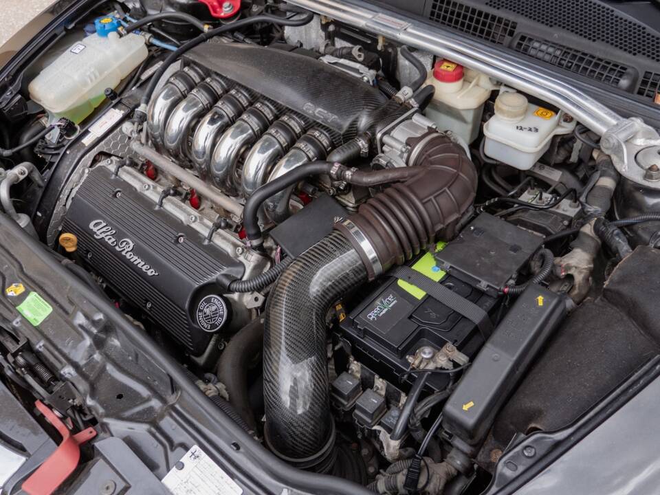 Image 40/60 of Alfa Romeo 147 3.2 GTA (2003)