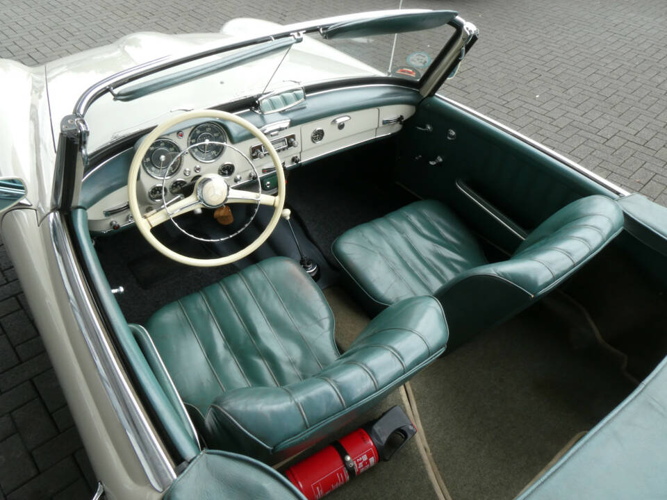 Afbeelding 13/29 van Mercedes-Benz 190 SL (1961)