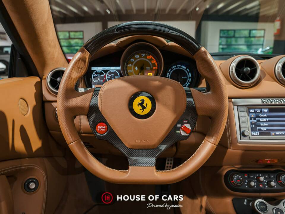 Image 17/25 of Ferrari California 30 (2012)