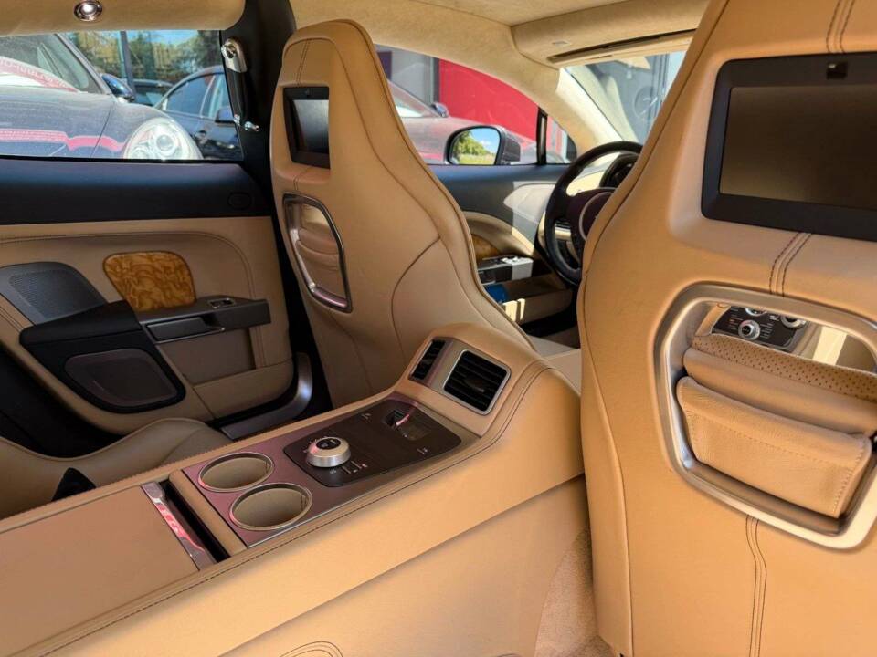 Bild 22/37 von Aston Martin Rapide (2010)
