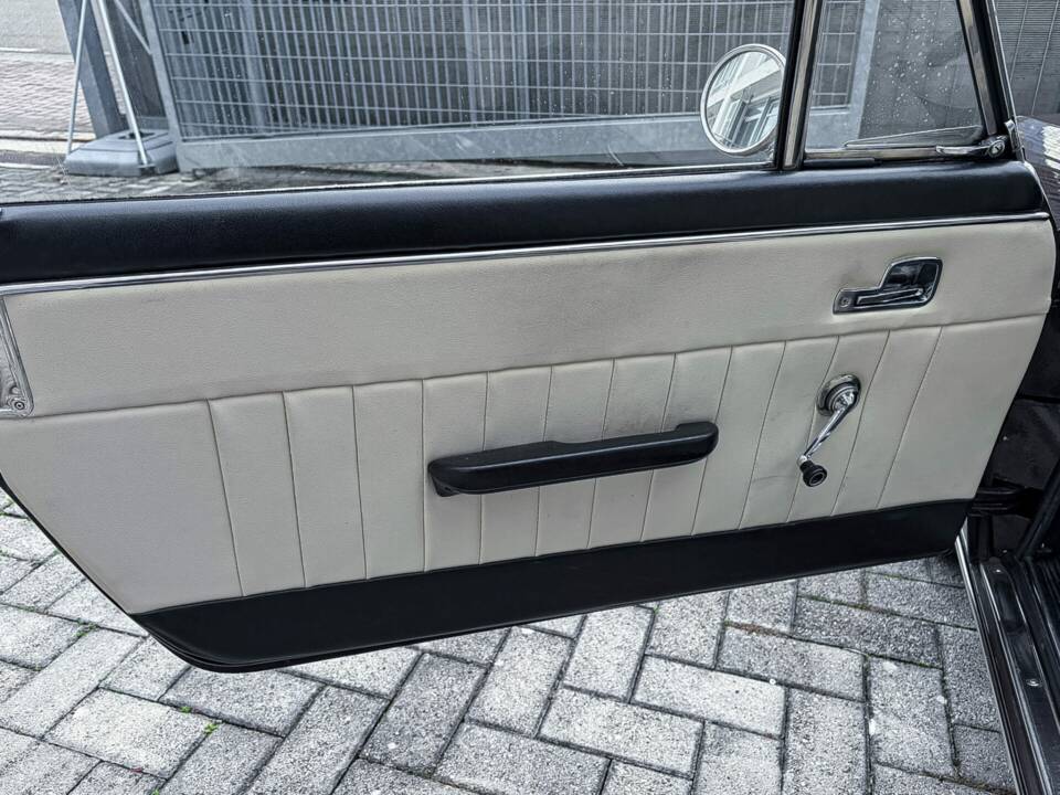 Image 15/30 of Lancia Fulvia 1.3 S (1973)