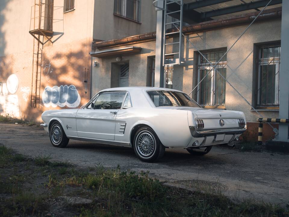Image 48/53 of Ford Mustang 200 (1966)