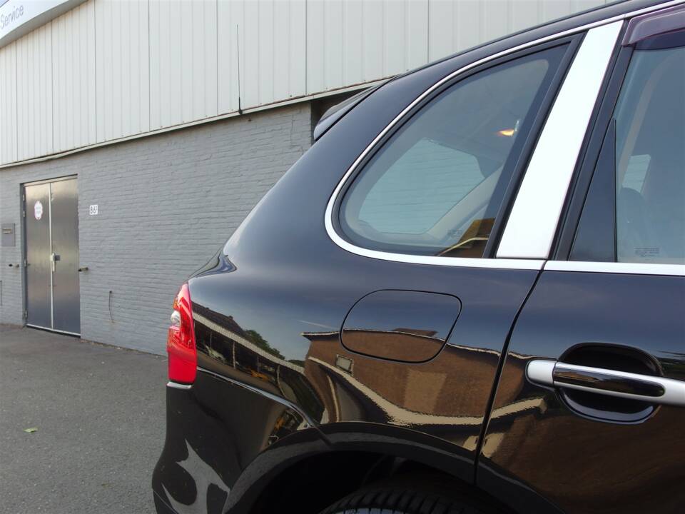 Image 22/93 of Porsche Cayenne Turbo (2007)