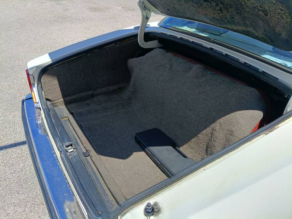 Image 22/50 of Jaguar XJ6 3.2 Sovereign (1983)