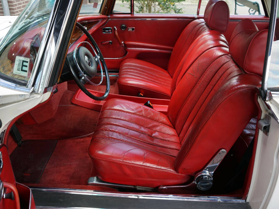 Immagine 3/50 di Mercedes-Benz 280 SE 3,5 (1970)