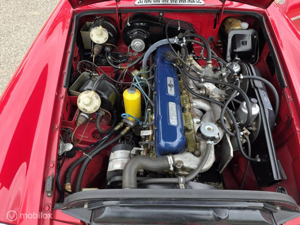 Image 30/44 of MG MGC (1969)