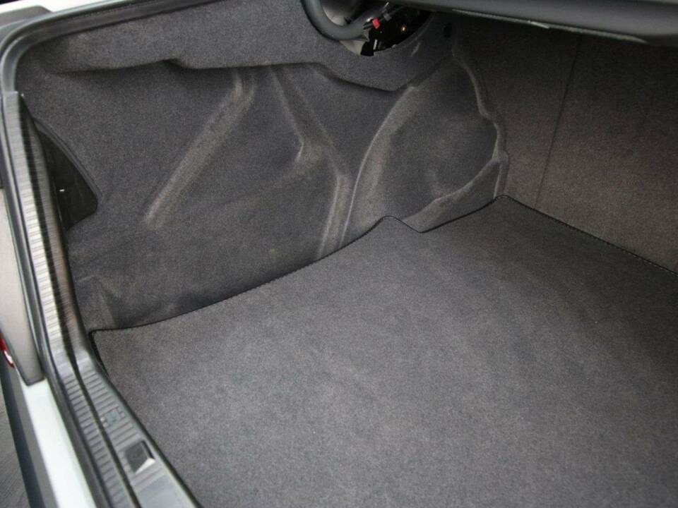 Afbeelding 36/50 van Mercedes-Benz 230 CE (1988)