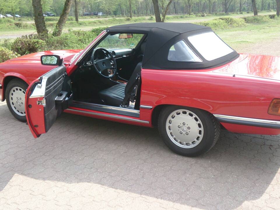 Image 2/18 de Mercedes-Benz 300 SL (1986)