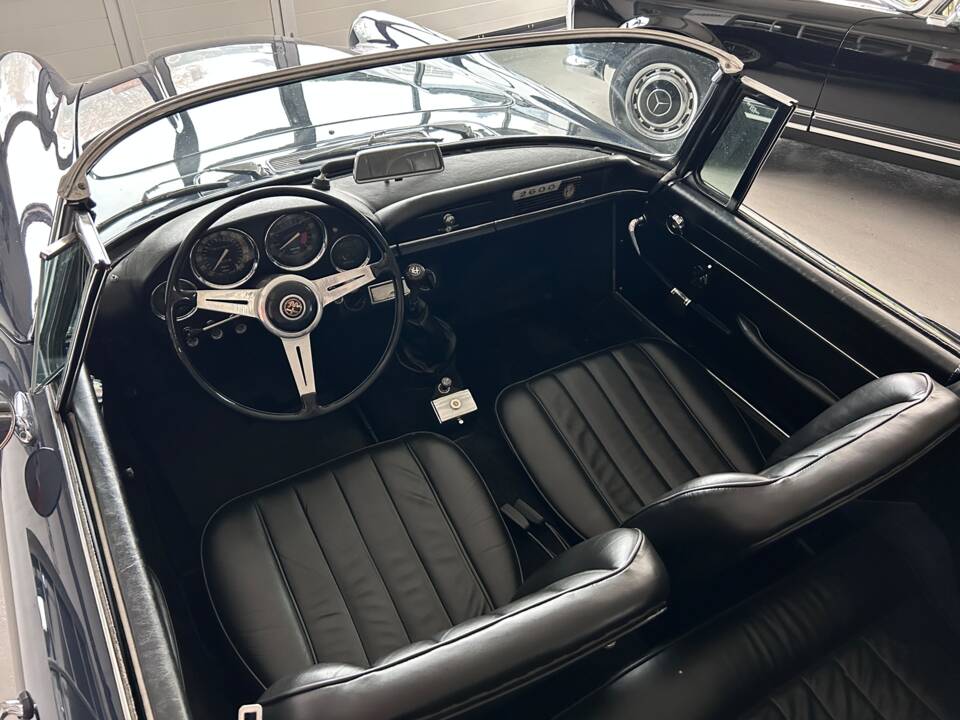 Image 9/17 de Alfa Romeo 2600 Spider (1962)