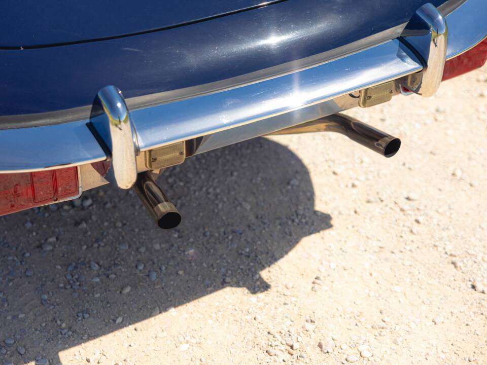Image 37/50 de Jaguar E-Type (1969)