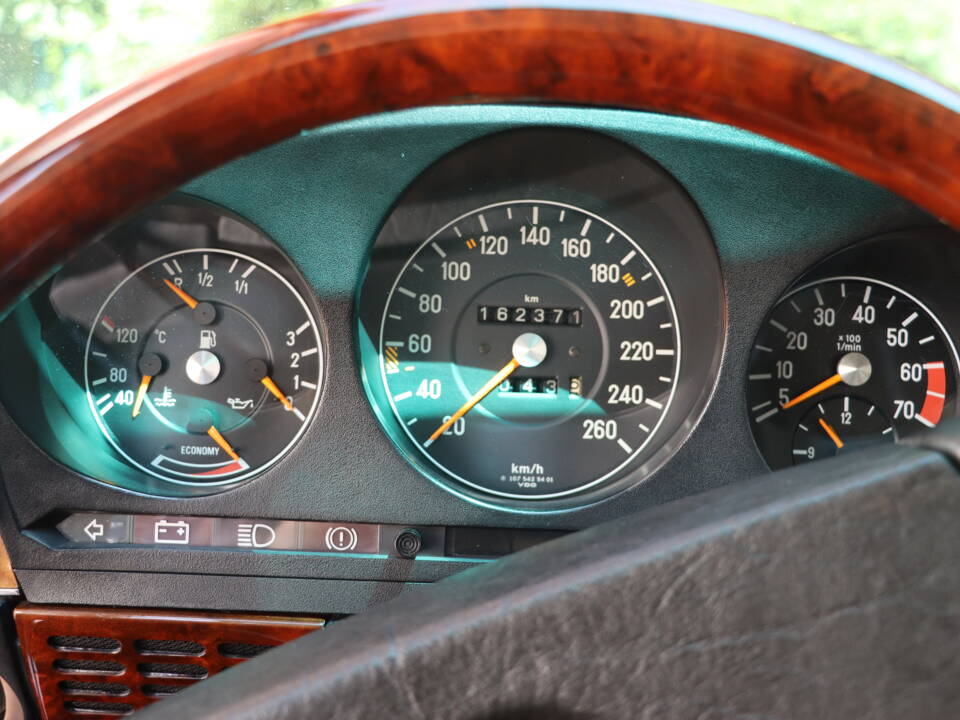 Image 50/59 of Mercedes-Benz 500 SLC (1980)