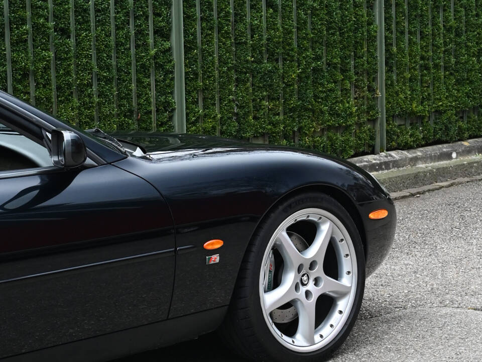 Image 22/51 of Jaguar XKR (2002)