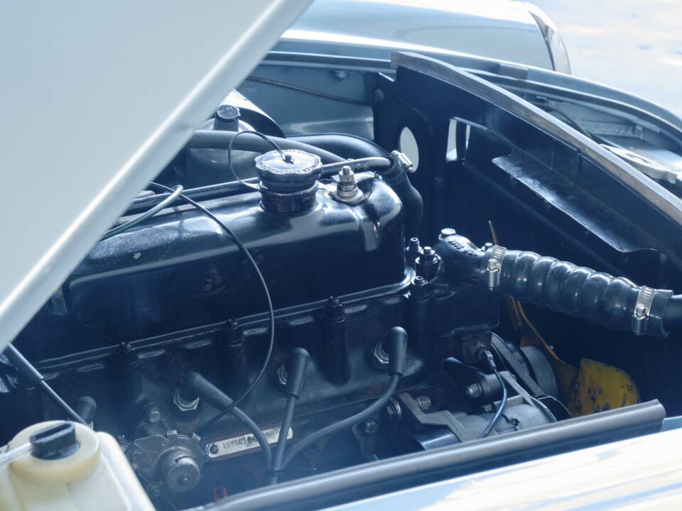 Image 50/50 of MG MGB (1976)