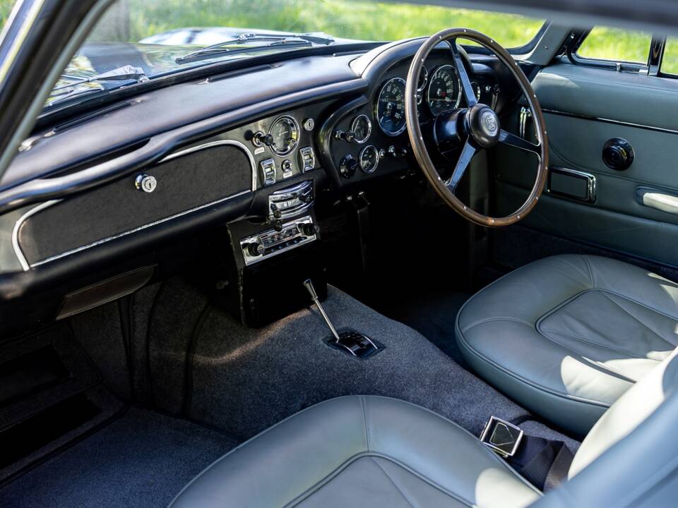 Afbeelding 6/50 van Aston Martin DB 6 (1967)