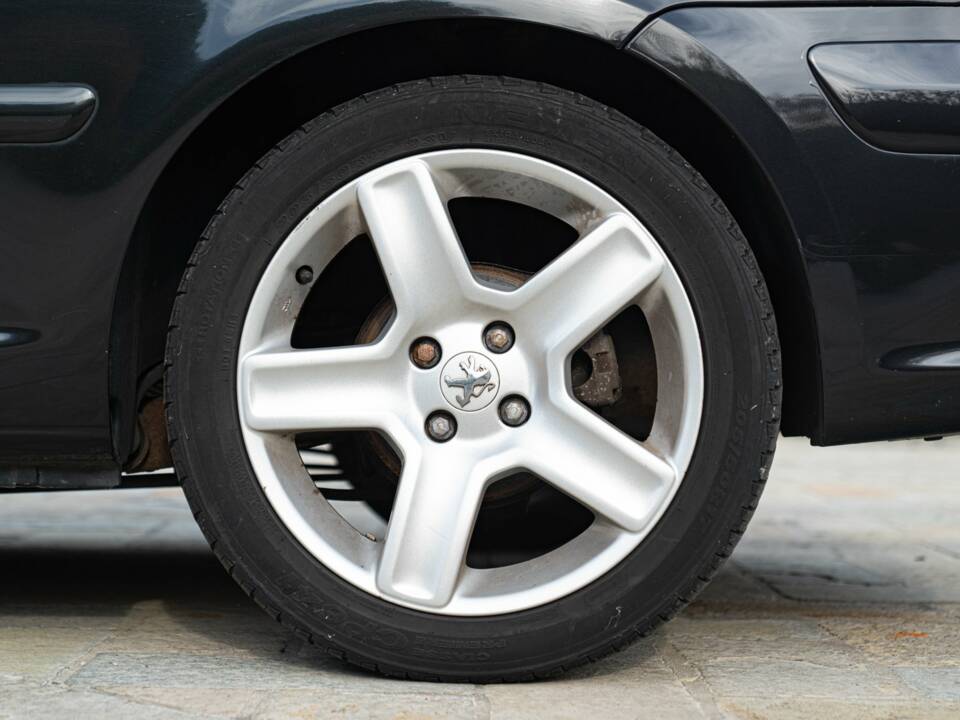 Bild 27/50 von Peugeot 307 CC 2.0i (2004)