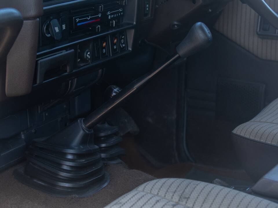 Image 30/46 of Toyota Land Cruiser FJ 62 (1988)