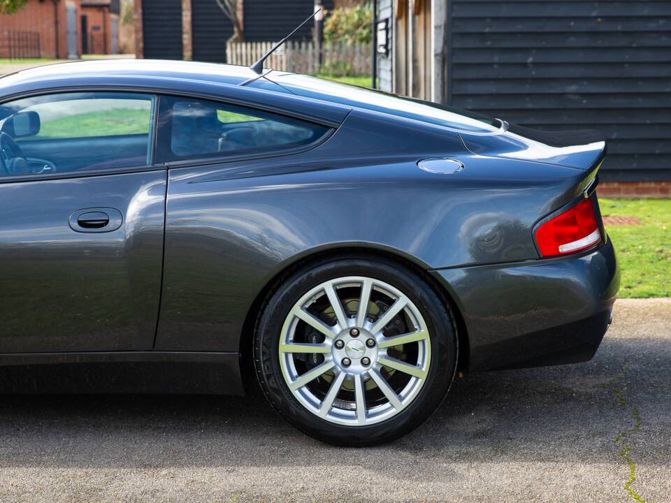 Image 35/92 of Aston Martin V12 Vanquish S (2007)