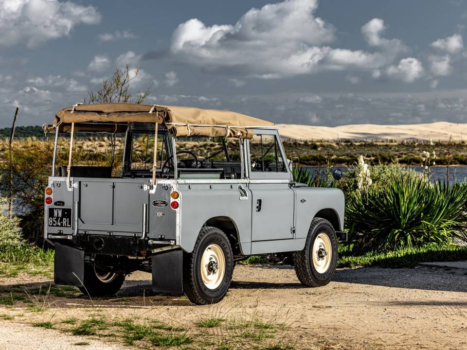 Image 2/8 of Land Rover 88 (1962)