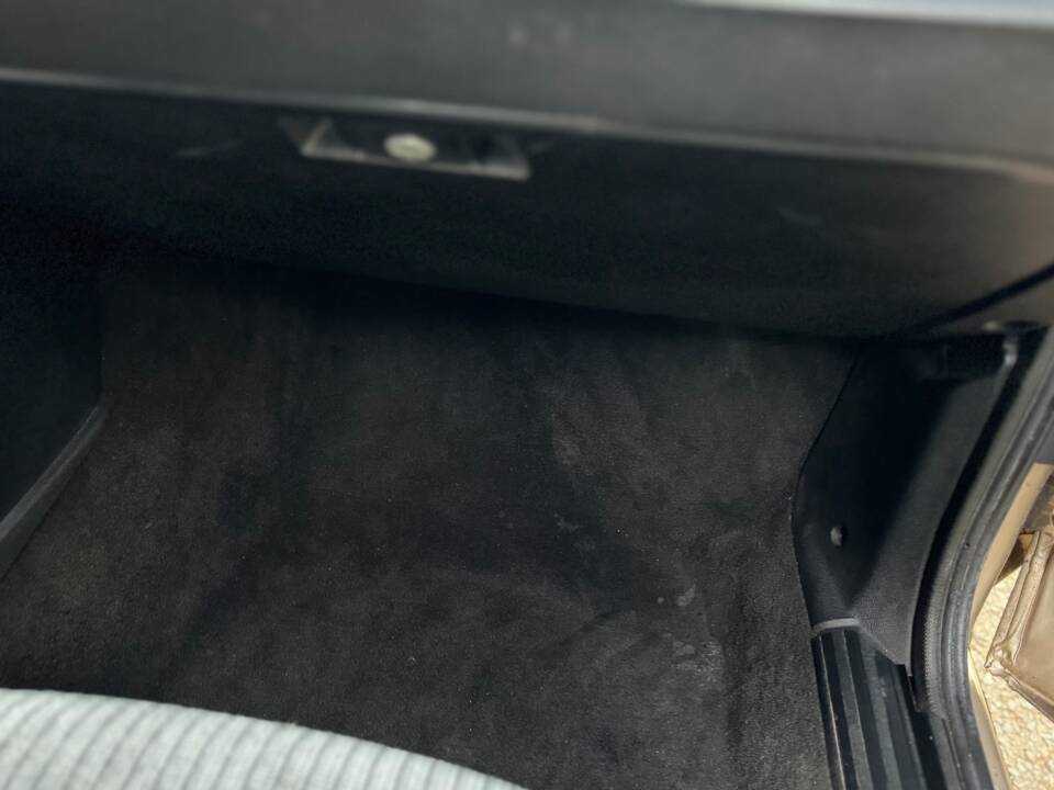 Image 43/57 of Volkswagen Passat 2.0 (1987)