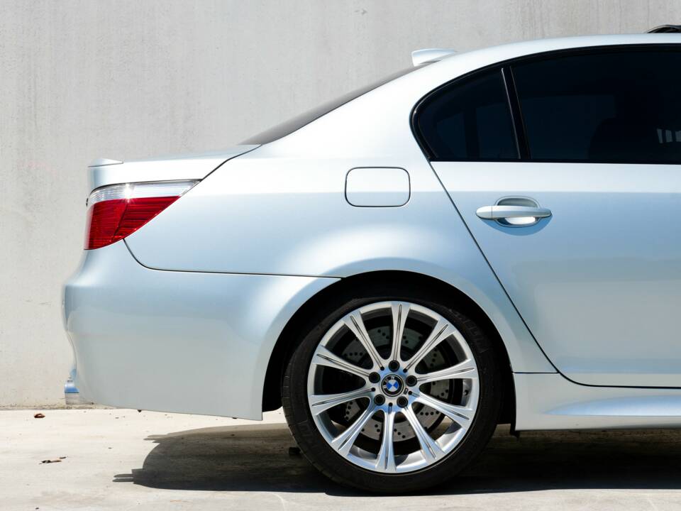 Bild 8/46 von BMW M5 (2005)