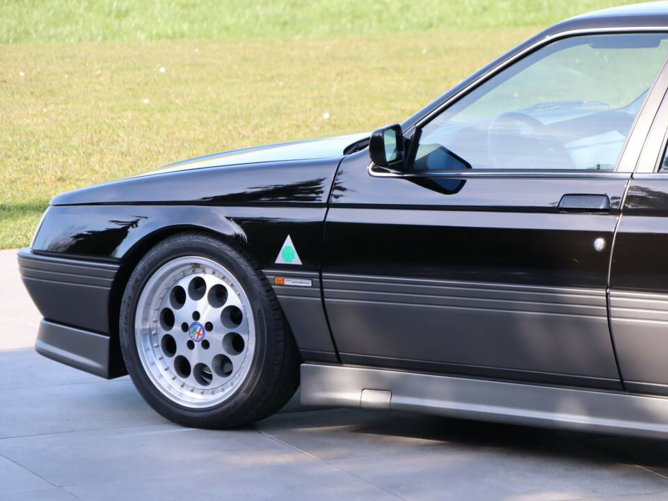 Imagen 32/50 de Alfa Romeo 164 3.0 V6 Quadrifoglio (1991)