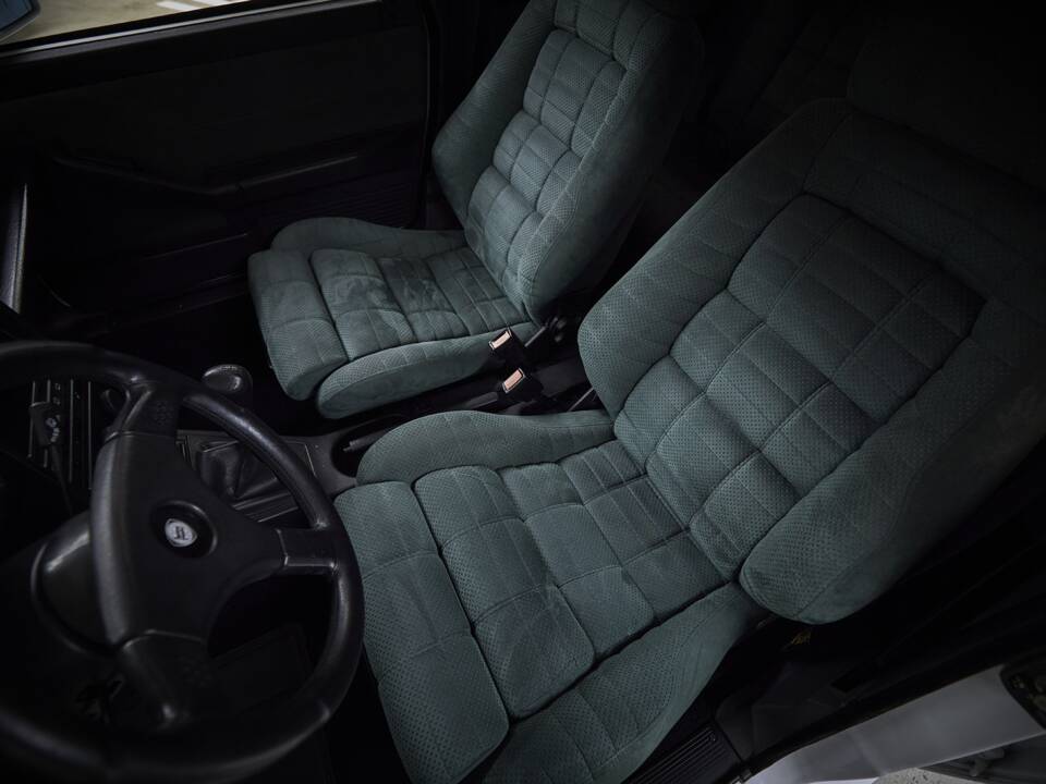 Image 66/93 of Lancia Delta HF Integrale Evoluzione I (1992)