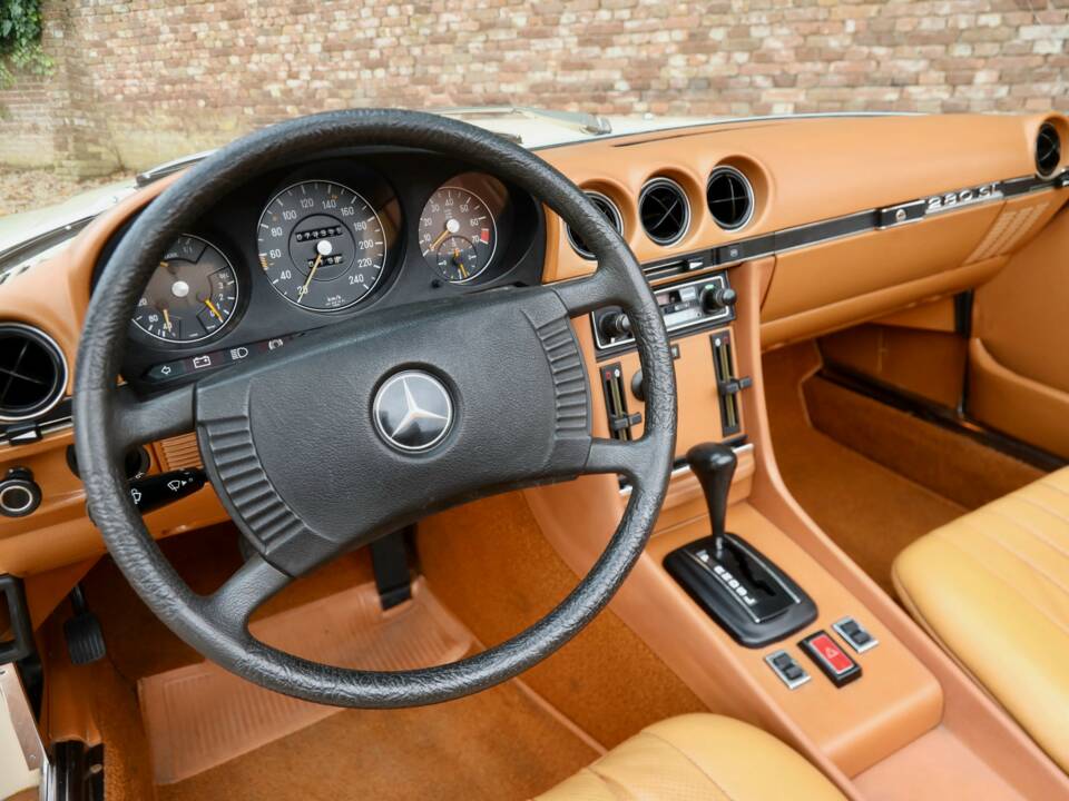 Imagen 3/50 de Mercedes-Benz 280 SL (1976)