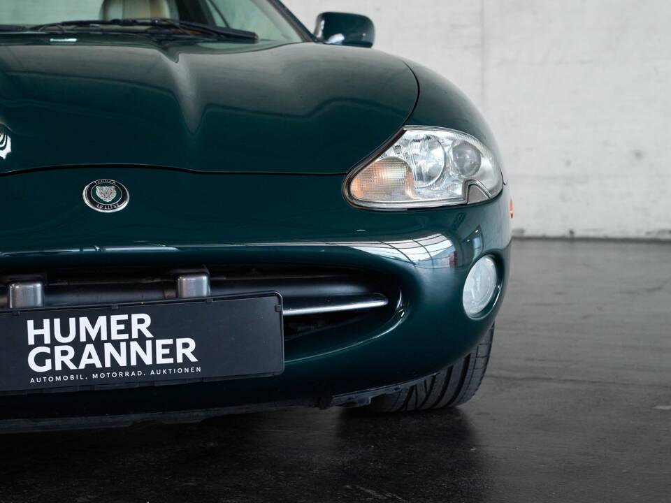 Bild 29/50 von Jaguar XK8 4.0 (2002)
