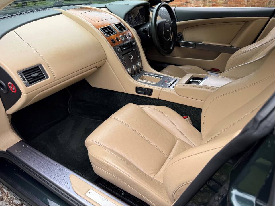 Image 24/43 of Aston Martin DB 9 (2008)