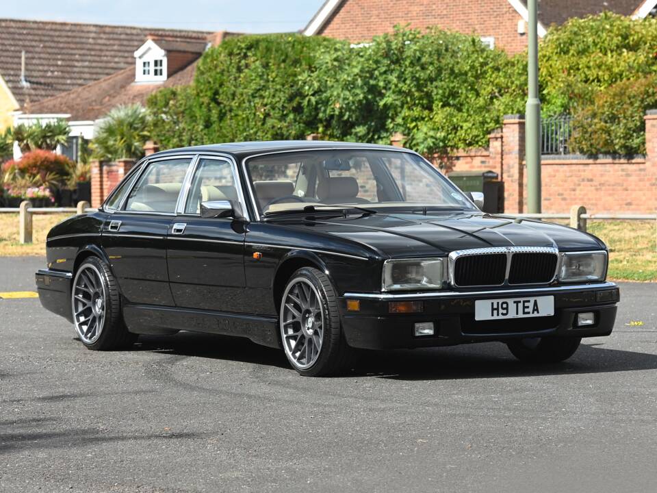 Image 1/21 of Daimler XJ 6 4.0 (1990)