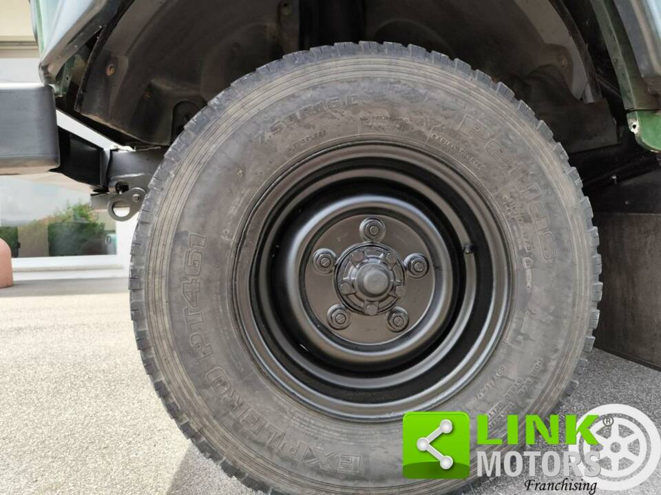 Bild 9/10 von Land Rover Defender 90 Td5 (1999)