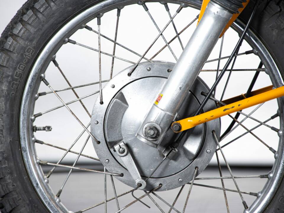 Image 11/50 of Ducati 250 Scrambler (1971)