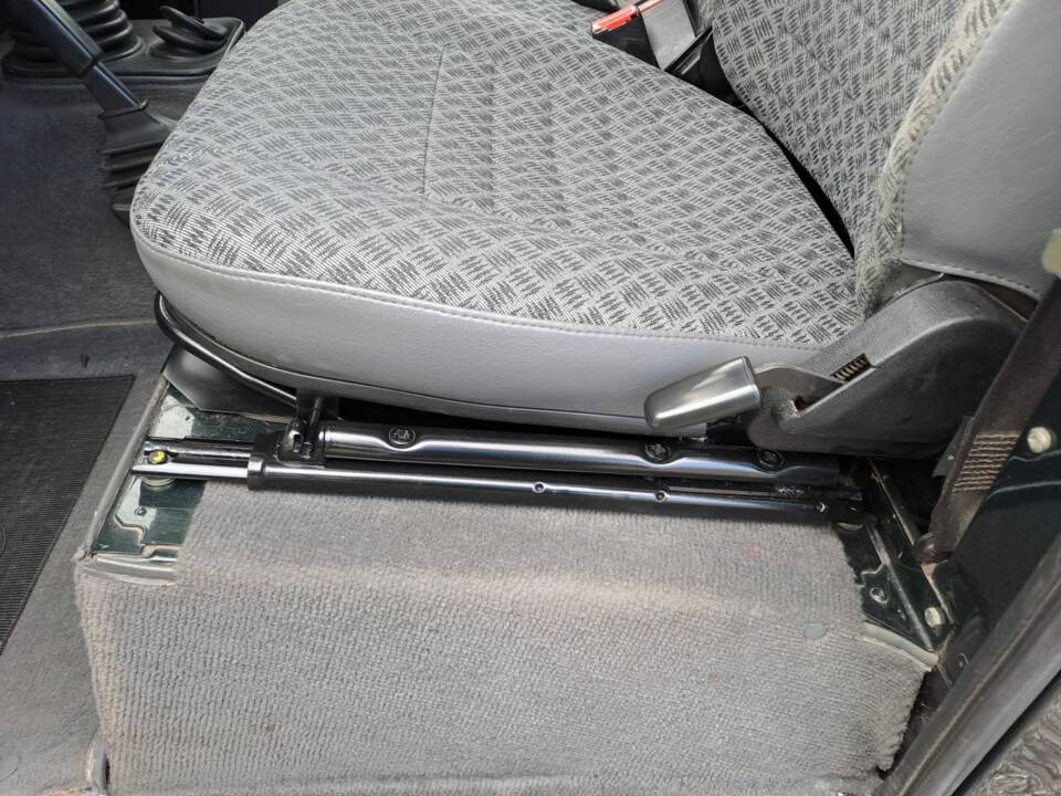 Immagine 30/83 di Land Rover Defender 90 Td5 (1999)