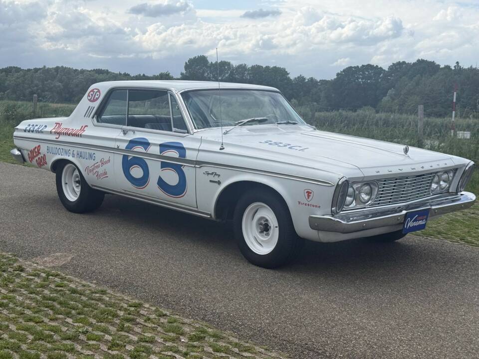 Image 7/22 of Plymouth Sport Fury (1963)