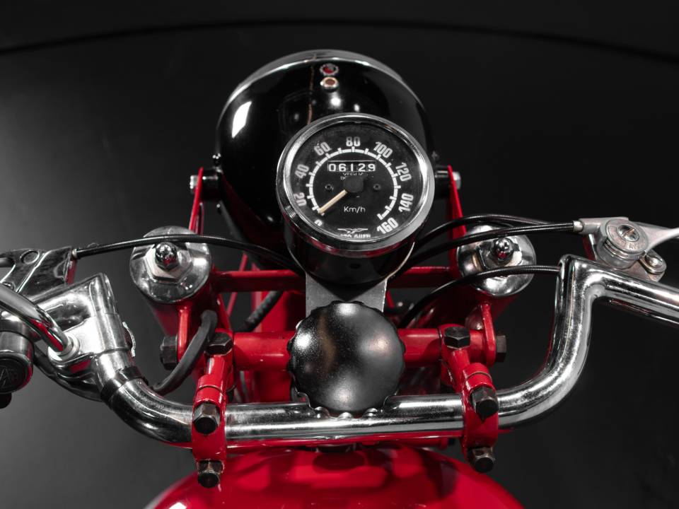 Image 45/50 de Moto Guzzi DUMMY (1954)